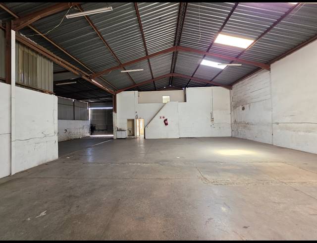 264M² FACTORY TO LET IN ANDERBOLT